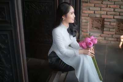 Áo dài trắng hoa sen nhẹ nhàng [WDLTTQ]