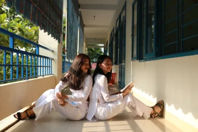 Áo dài trắng dịu dàng lớp học [OJENZU]
