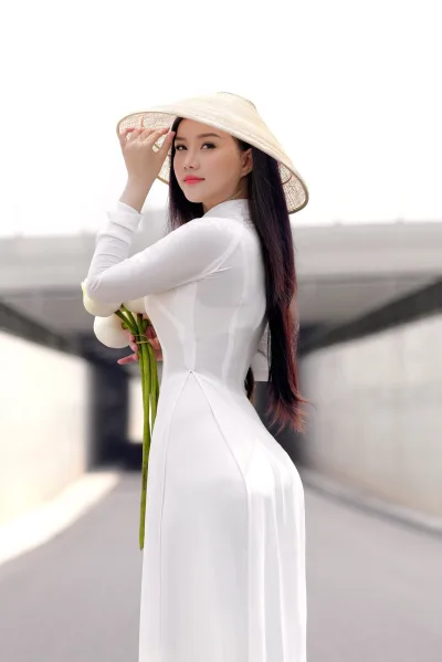 Áo dài trắng vẻ đẹp Việt Nam [IG9ZIG]