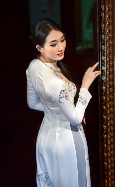 Áo dài trắng hoài cổ [63XIII]