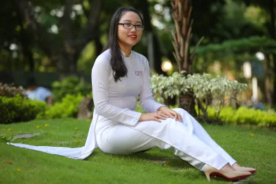 Thiếu nữ áo dài trắng duyên thầm mắt kính [MBEDWA]