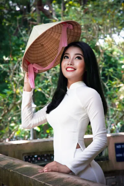 Áo dài trắng truyền thống nón lá cổ điển [MB0WBJ]