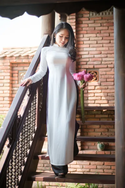 Áo dài trắng hoa sen hoài cổ [W4HHIT]