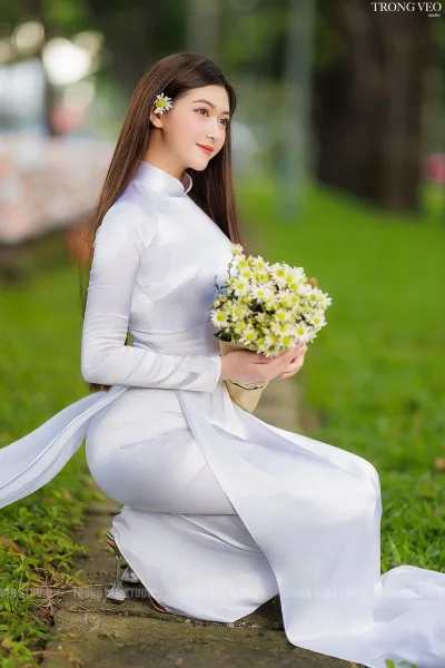 Áo dài trắng hoa thanh thoát [DGUBWU]