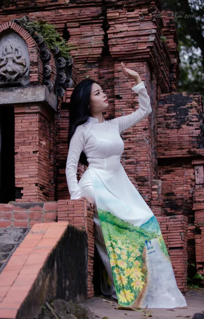 Thanh lịch áo dài trắng cổ kính [FV8LP6]