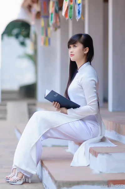 Áo dài trắng ấn tượng áo dài trắng [IUNOIA]