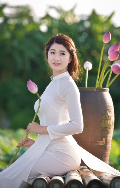 Album áo dài trắng trang nhã hoa sen [SGVEYU]