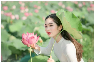 Áo dài trắng mong manh hoa sen [81DA1O]