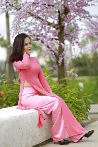 Hot girl áo dài hồng nhẹ nhàng [U3ZNS8]