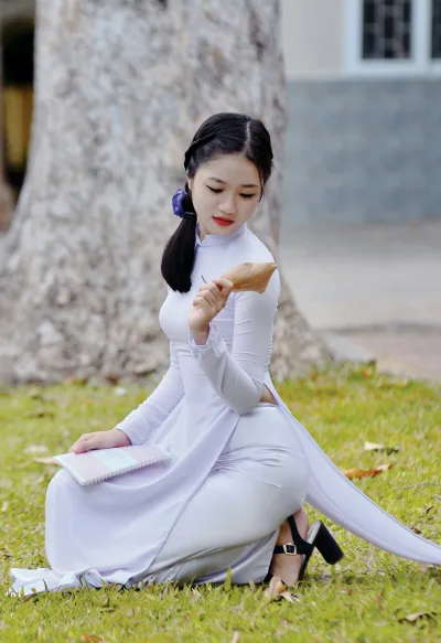 Áo dài trắng nữ sinh tinh khôi [9YB1XL]