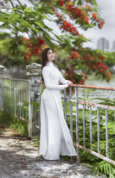 Áo dài trắng thanh nhã hoa phượng [G1R7DB]
