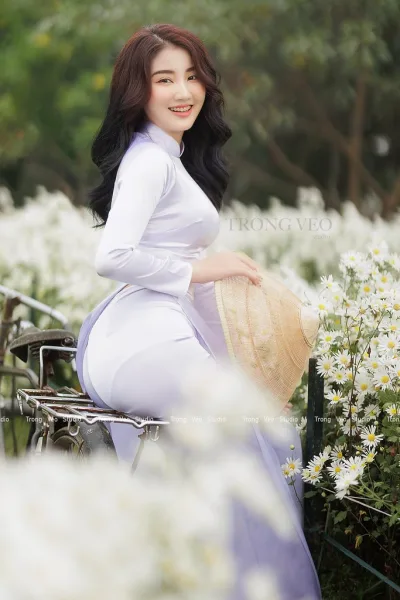 Thiếu nữ áo dài trắng duyên dáng hoa [MMOE3C]