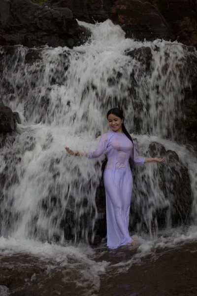 Cuốn hút áo dài trắng ướt [M8LEHL]