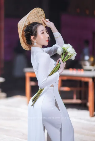 Áo dài trắng người đẹp nón lá ấn tượng [CIBWFA]