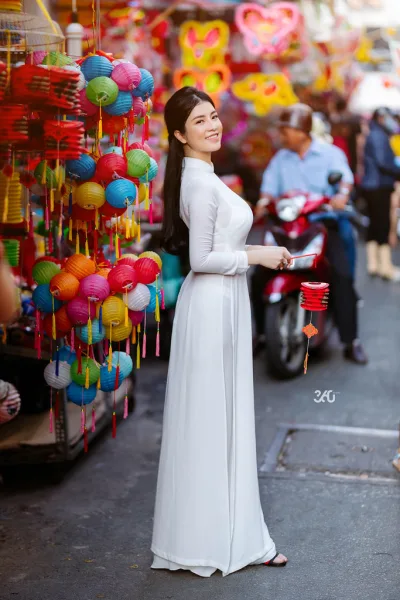 Hot girl áo dài trắng duyên thầm đón tết [TEQLVR]