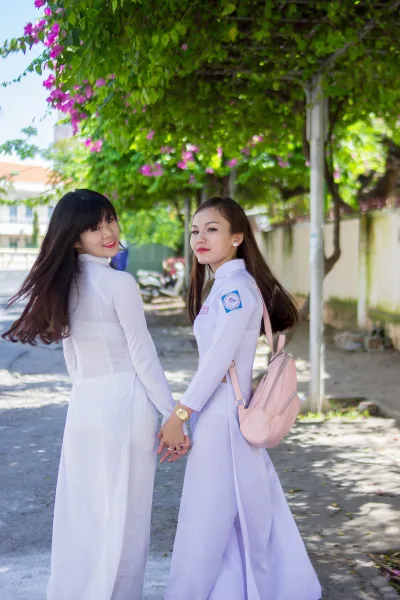 Nét Việt áo dài trắng chị chị em em [AMY6SJ]