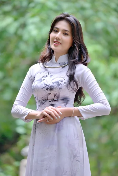 Áo dài họa tiết hài hòa [A8LWC9]