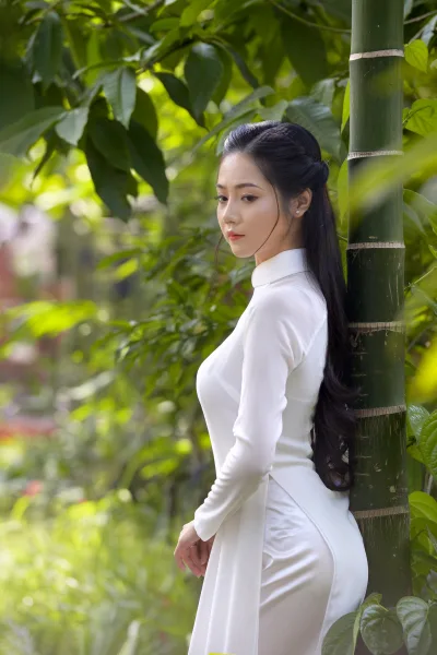 Áo dài trắng hình ảnh tinh khôi [YMUF5Q]