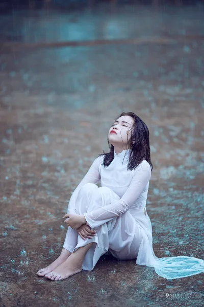 Gái xinh áo dài trắng rạng rỡ ướt [Q1WZYO]
