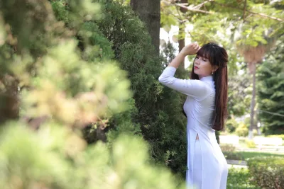 Áo dài trắng thướt tha mong manh [7JORNG]