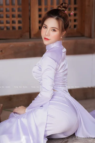 Nữ nhân áo dài trắng mong manh trong veo studio [MZLVVW]