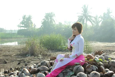 Vẻ đẹp Việt Nam áo dài trắng bên h? [QYHXSP]