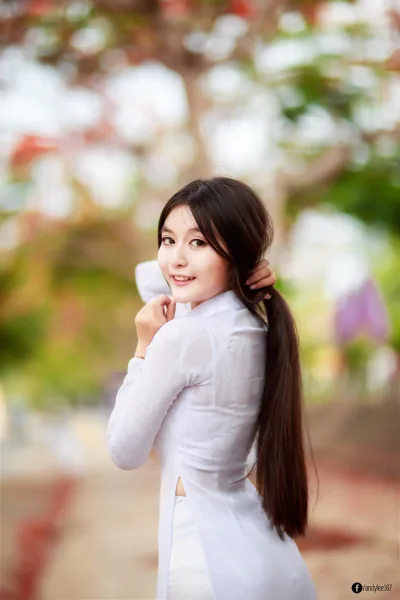 Áo dài trắng tinh khôi thanh lịch [YVF8UH]