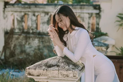 Thanh tao áo dài trắng cổ kính [X0KPCX]