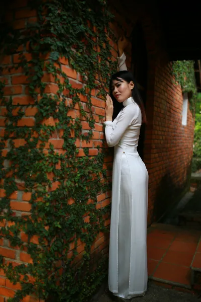 Áo dài trắng e ấp cổ kính [77PX6V]