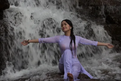 Áo dài trắng ướt cuốn hút [00CLTG]
