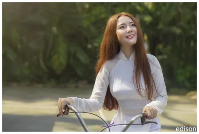 Thiếu nữ áo dài trắng truyền thống [3MDQVP]
