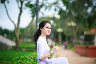 Ảnh áo dài trắng yêu kiều mắt kính [JY313Y]