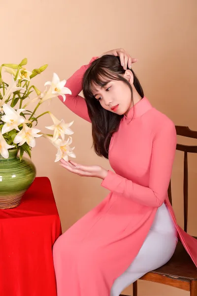 Áo dài trắng gái xinh áo dài trắng nổi bật [O5VHW6]