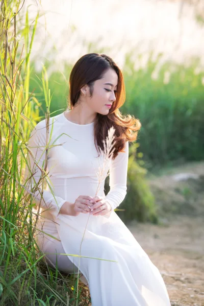 Girl xinh áo dài trắng rạng rỡ nắng [QU0PLR]