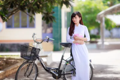 Ấn tượng áo dài trắng xe đạp [3SAYE5]