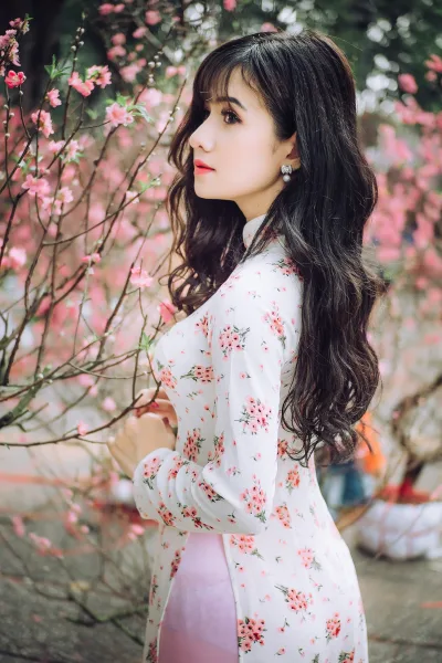 Mong manh áo dài họa tiết hoa đào [EHKGQB]