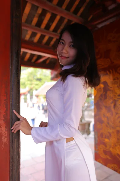 Áo dài trắng tinh khôi lễ chùa [6T3DEB]
