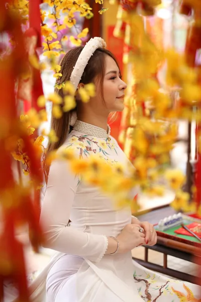 Vẻ đẹp áo dài trắng mong manh áo dài trắng [YZUVBA]