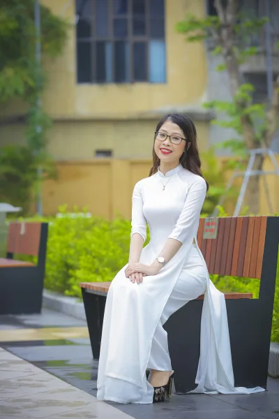 Áo dài trắng thanh thoát [LMEHC6]