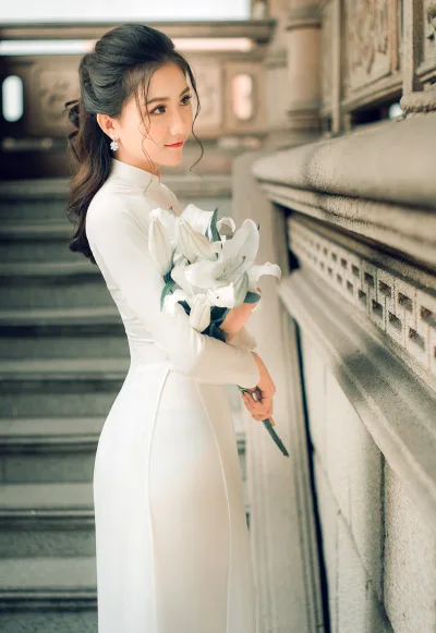 Áo dài trắng tinh khôi duyên dáng [YPYPGH]