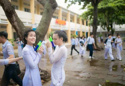 Áo dài trắng hình nền sân trường yêu kiều [UZ8ZEJ]