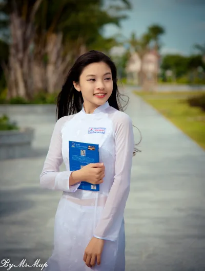 Áo dài trắng nền nã nữ sinh [GXUQVZ]