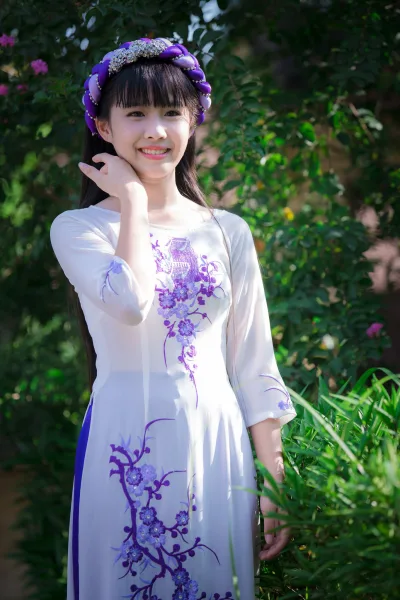 Áo dài trắng vẻ đẹp hiện đại [TZMBSI]