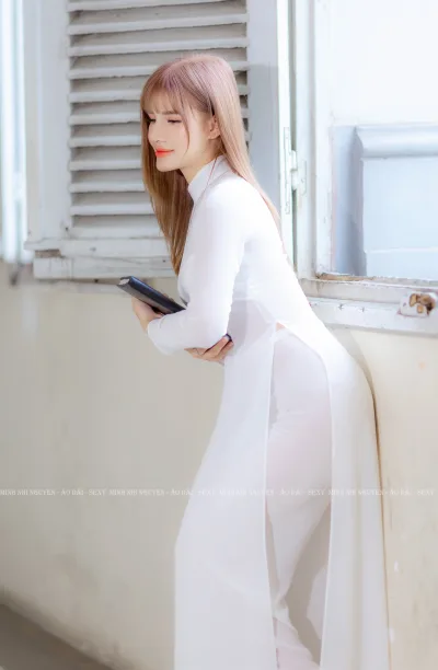 Gái xinh áo dài trắng thanh tao [TMVPRJ]