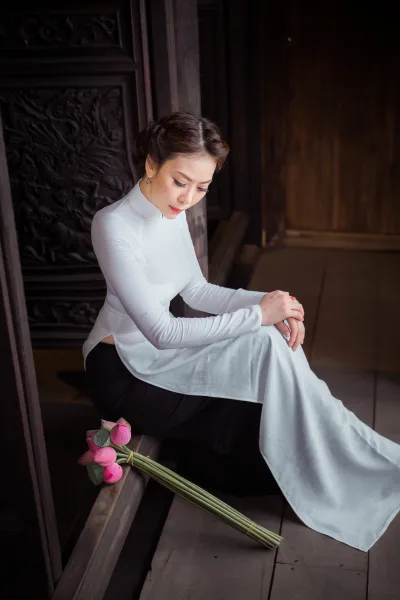 Áo dài trắng thanh xuân cổ kính [Z4PYSZ]