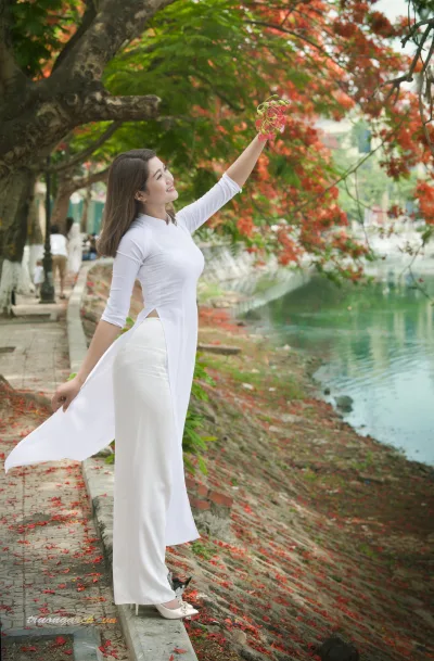 Rửa mắt với ảnh áo dài trắng thanh tao hoa phượng [DJ0HA2]