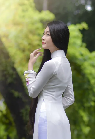 Áo dài trắng góc ngang thanh thoát [1GELJY]