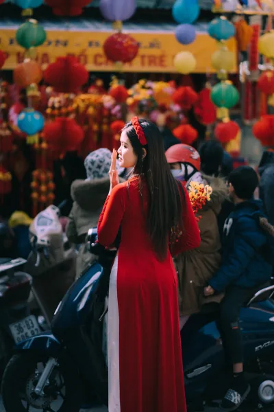 Áo dài đỏ hài hòa đón tết [8SCBJS]