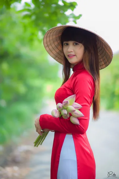 Ảnh nền áo dài đỏ quý phái [0PYURC]