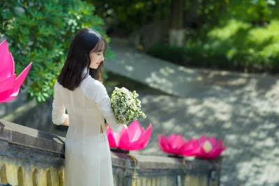Áo dài trắng thiếu nữ hoa sen kiêu sa [FJ9YTS]